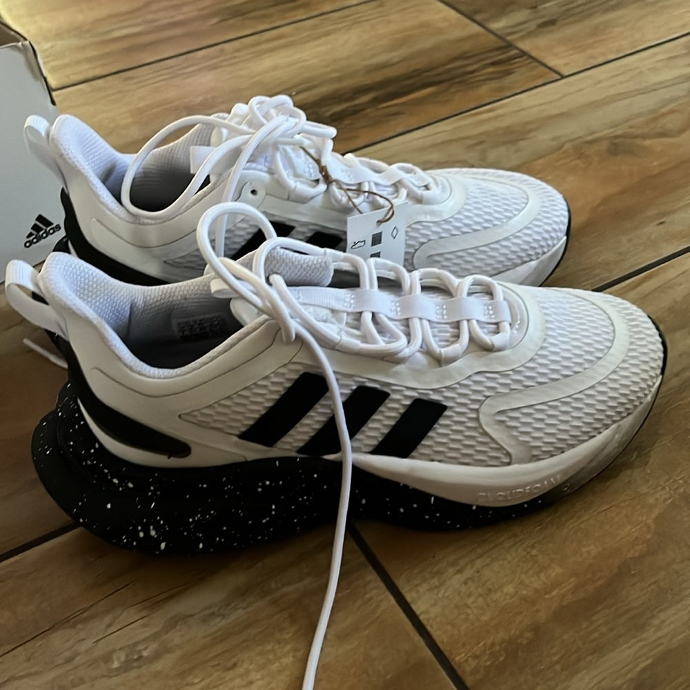 Adidas AlphaBounce Shoes new in box men’s 7 white